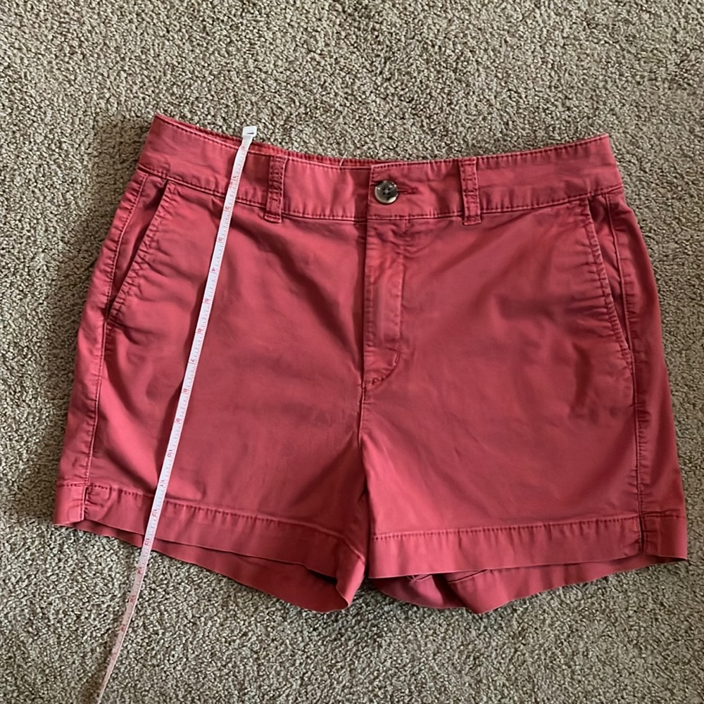 Old Navy size 4 Everyday Short women’s